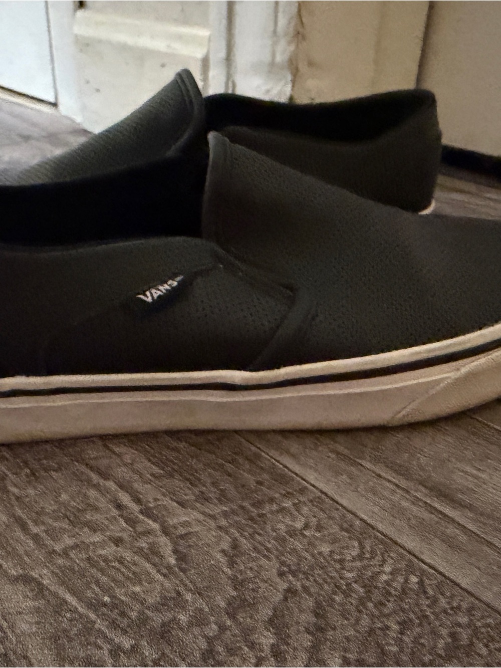 Vans women’s perforated Asher Classic Slip-On Shoes in Black size 8.5